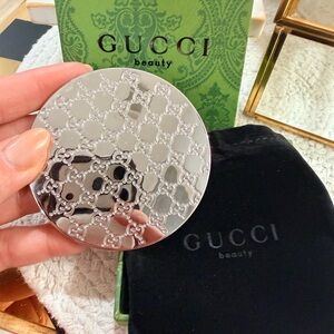(Last one !!) Gucci Beauty Silver Beauty Compact with Black Pouch - NIB